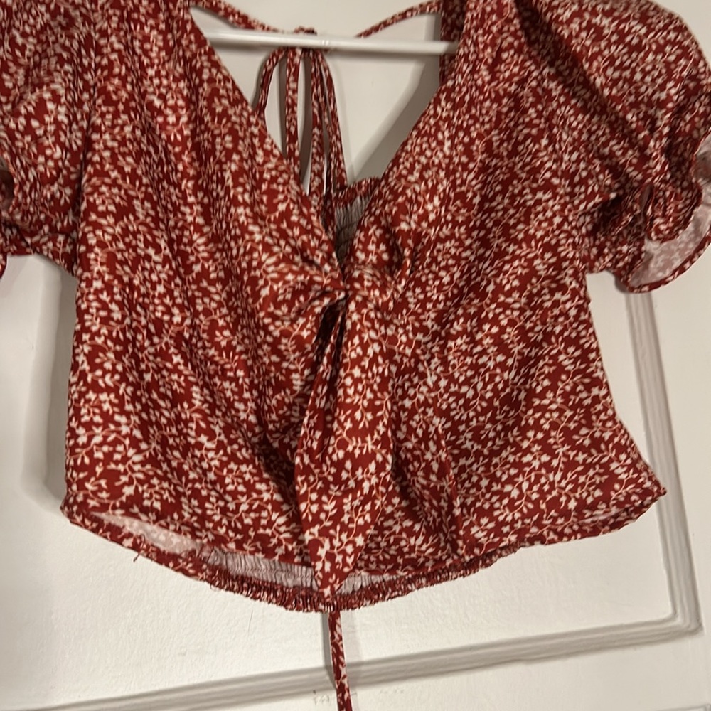 RED FLORAL TOP - Picture 2 of 5